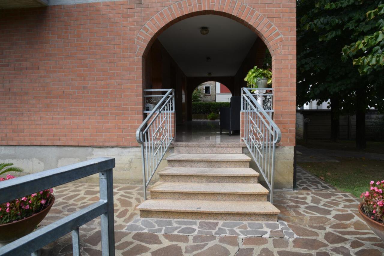 Villa Ferrari Oriella Solignano Nuovo Luaran gambar